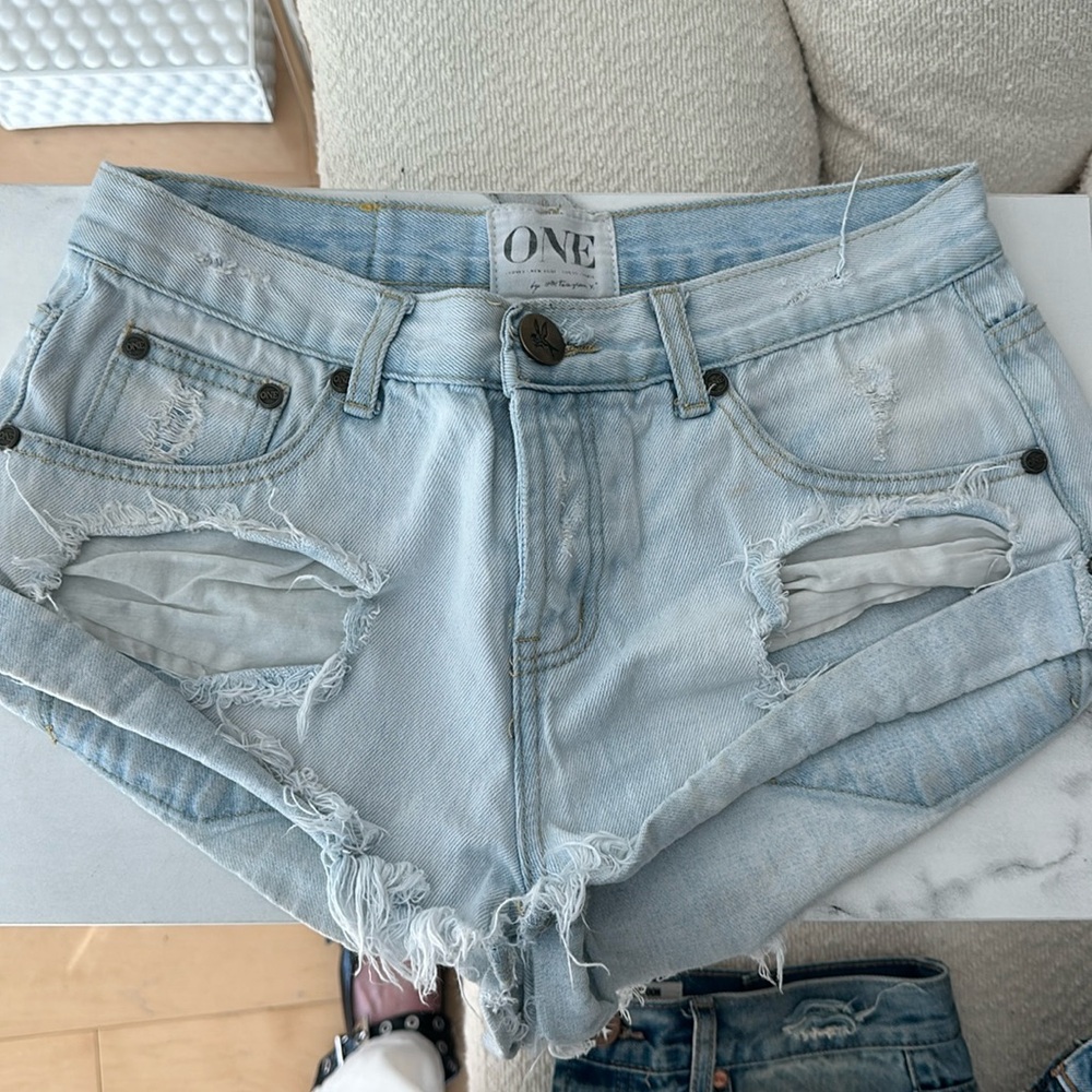One Teaspoon Bandits Denim Jean Shorts
Size 27